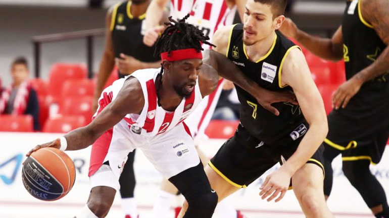 Δυσκολεύτηκε στο τέλος ο Ολυμπιακός, 76-67 τον Άρη